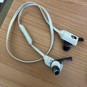 Bluetooth SkullCandy earbuds